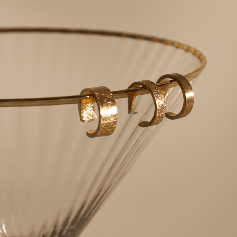 Earcuff in 14k Gold in 3 Varianten: gehaemmert, gekratzt, glaenzend