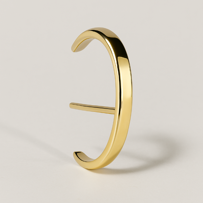 Ohrring Saga aus 14k Gold in Nahaufnahme glaenzend
